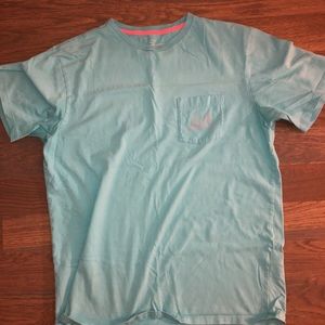 vineyard vines tee!